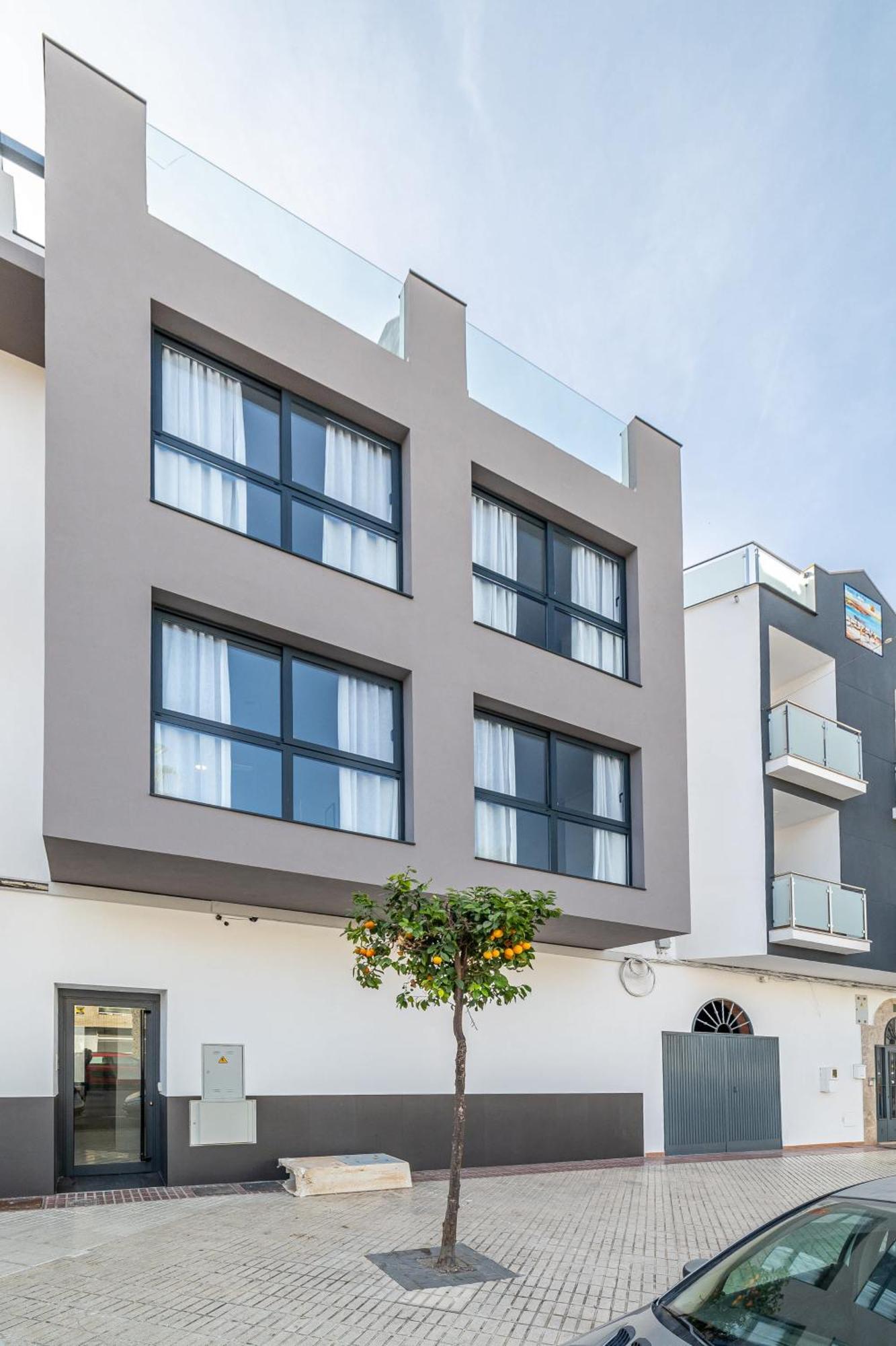 And Golf At Modern Apartment